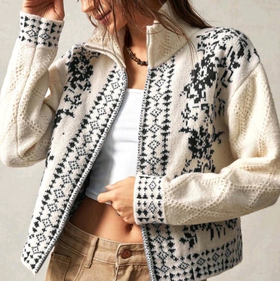 Ladies White High Collar Open Front Sweater, Suitable For Holiday Wear - Picture 3 of 7